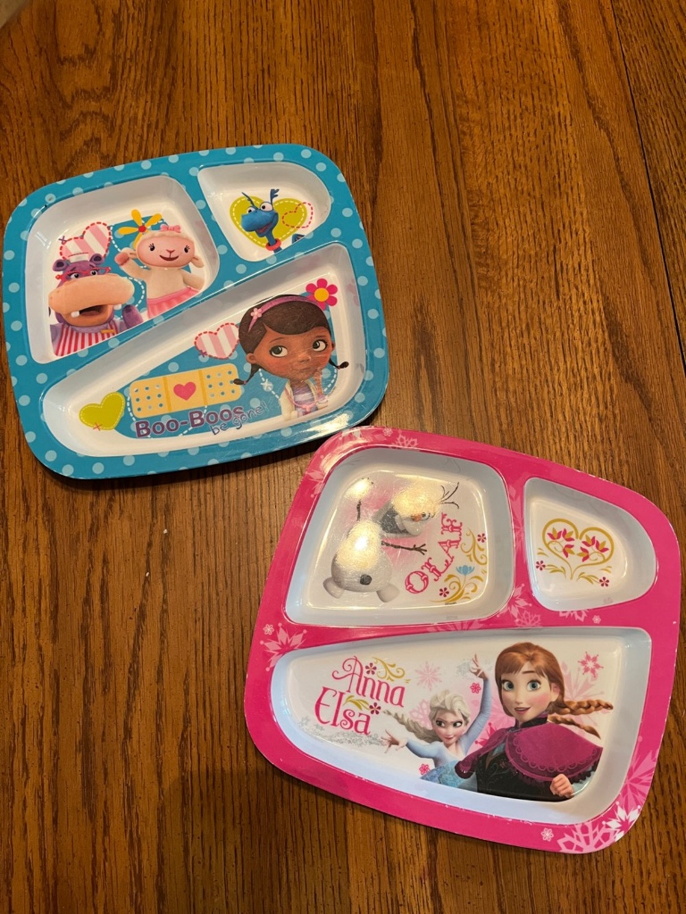 Set of 2 cartoon plates.